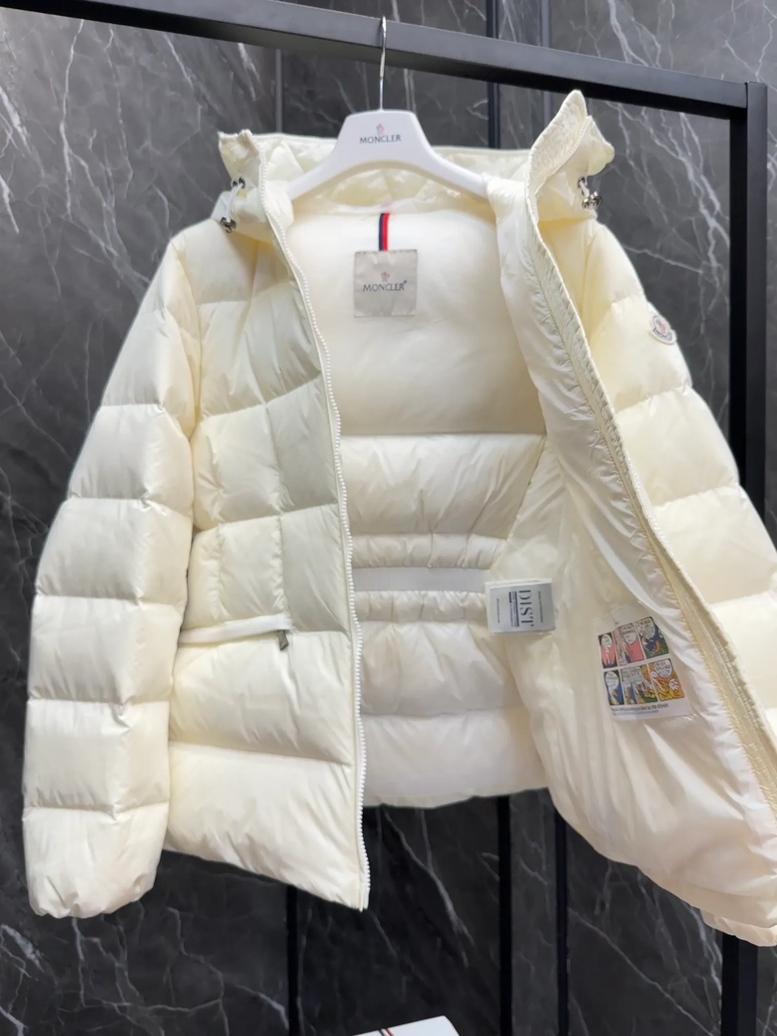 ⬆️Moncler Avoce .⚠️ , . . . , , NFC . 🎁 Avoce ， Series 。 Avoce ， Moncler Series 。 ， longue saison ， 。 • •Longue saison • • • • • • Size : 1-4 Black White D 6460098500